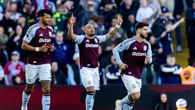 In&iacute;cio avassalador garante vit&oacute;ria e aproxima Aston Villa da briga por vaga na Champions