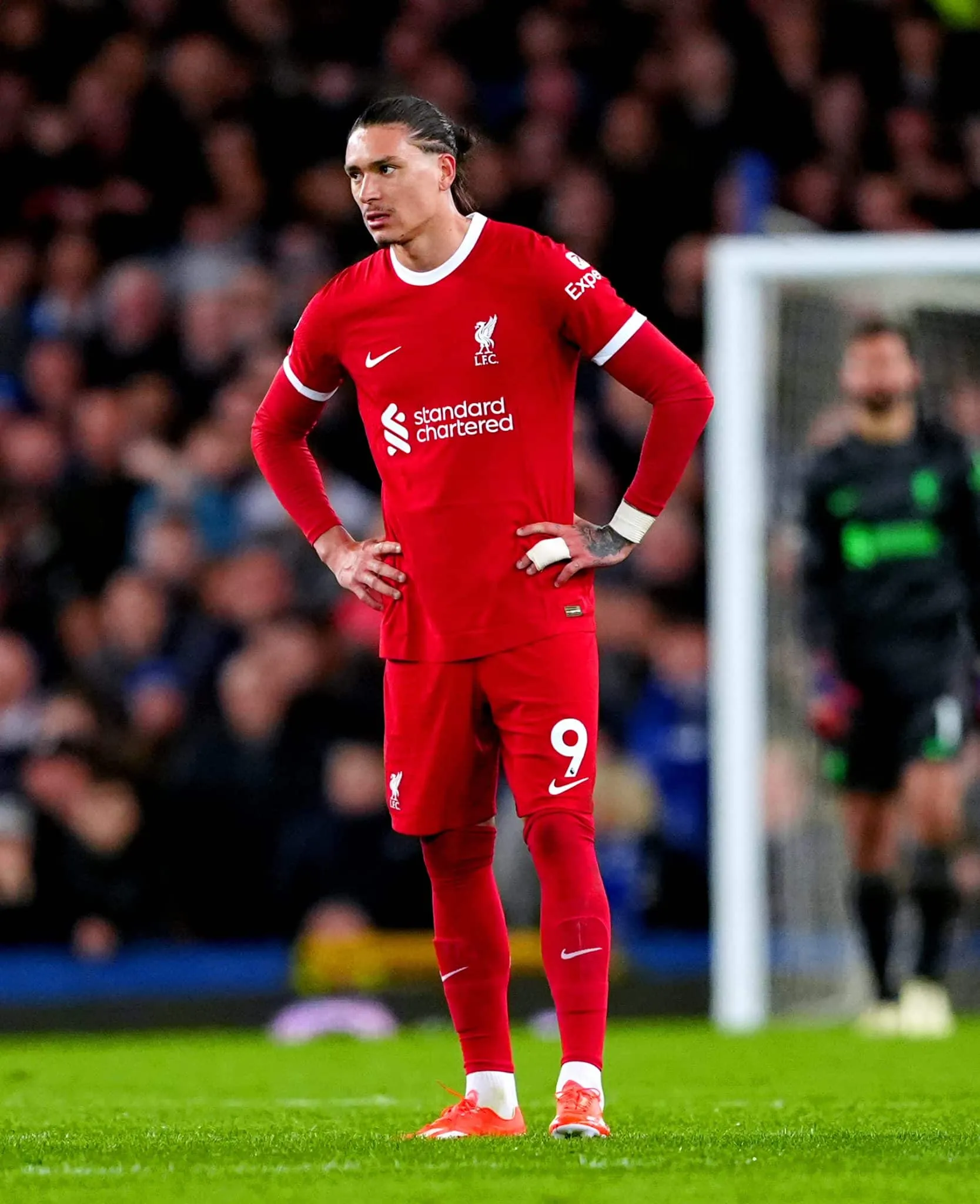 Azedou? Astro do Liverpool apaga fotos com camiseta do clube ap&oacute;s rumores de sa&iacute;da