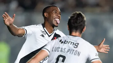 Vasco avan&ccedil;a na Copa do Brasil e mostra que &eacute; melhor sem depend&ecirc;ncia de Vegetti