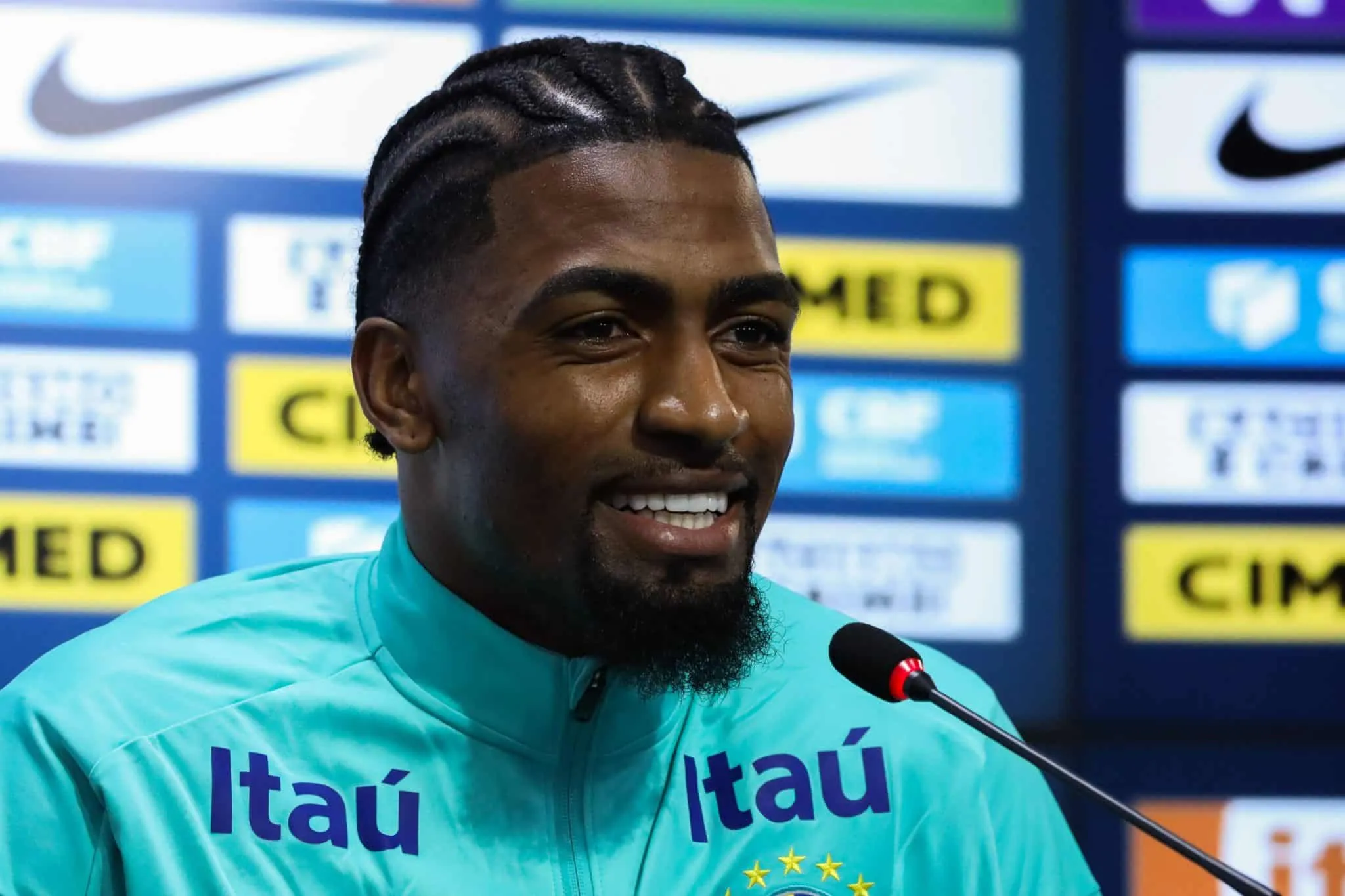 Alexsandro sofre com les&otilde;es e corre contra o tempo para chegar &agrave; Copa do Mundo