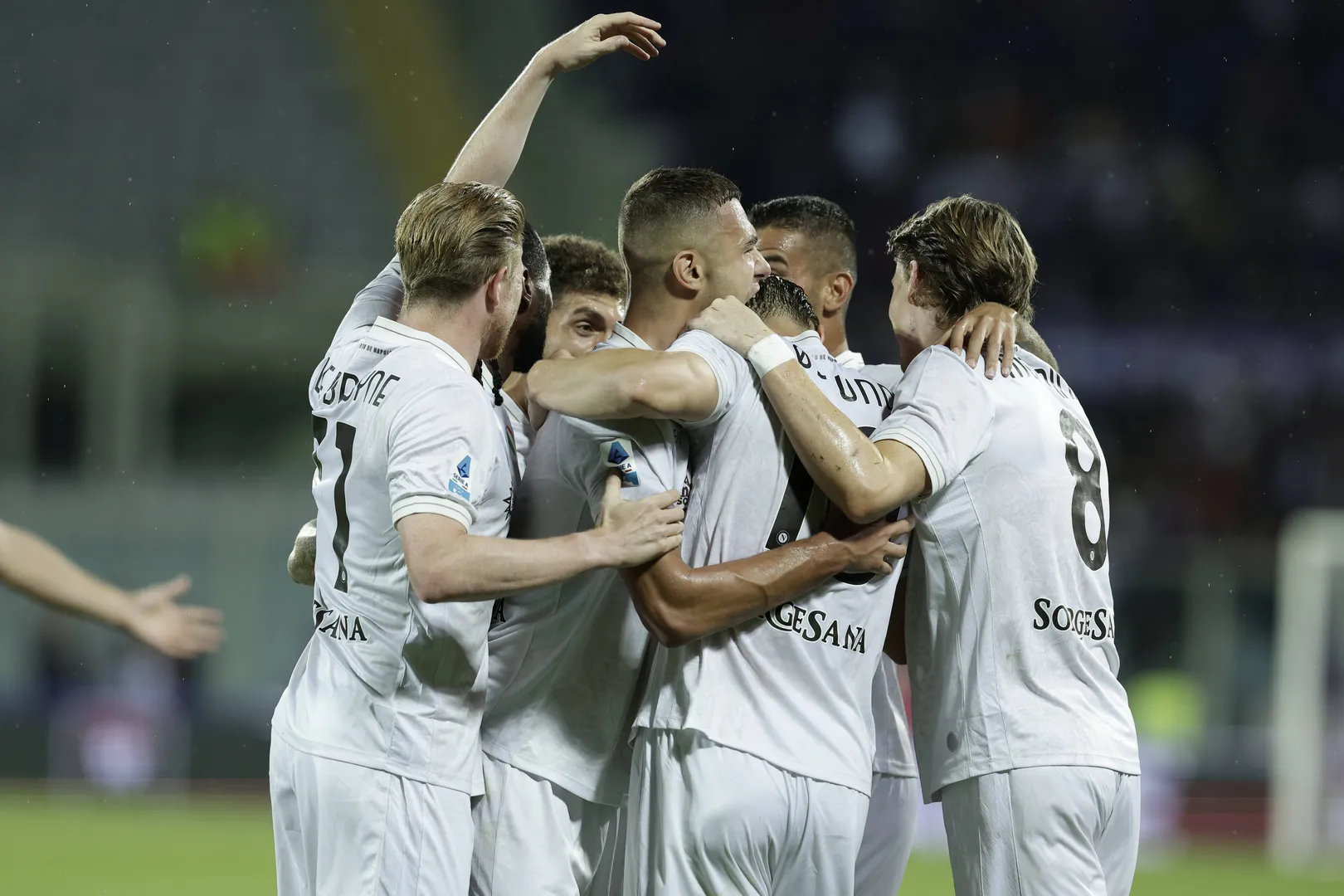 Jogadores do Napoli comemoram gol