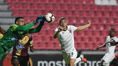 Athletico demorou para engrenar, foi punido com um gol e perdeu do Tolima