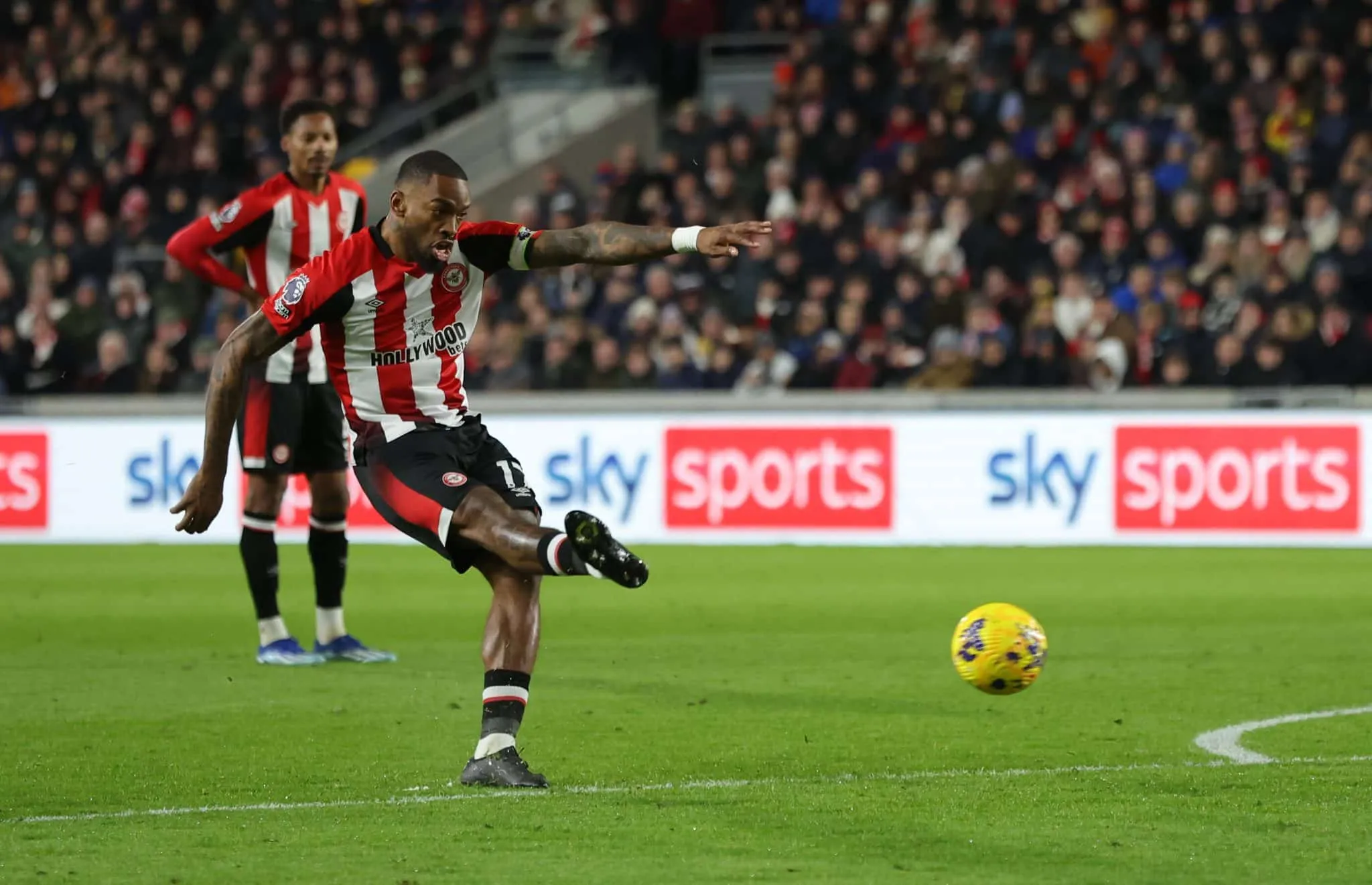 Voltou com tudo: Ivan Toney retorna ap&oacute;s suspens&atilde;o por apostas e marca em vit&oacute;ria do Brentford