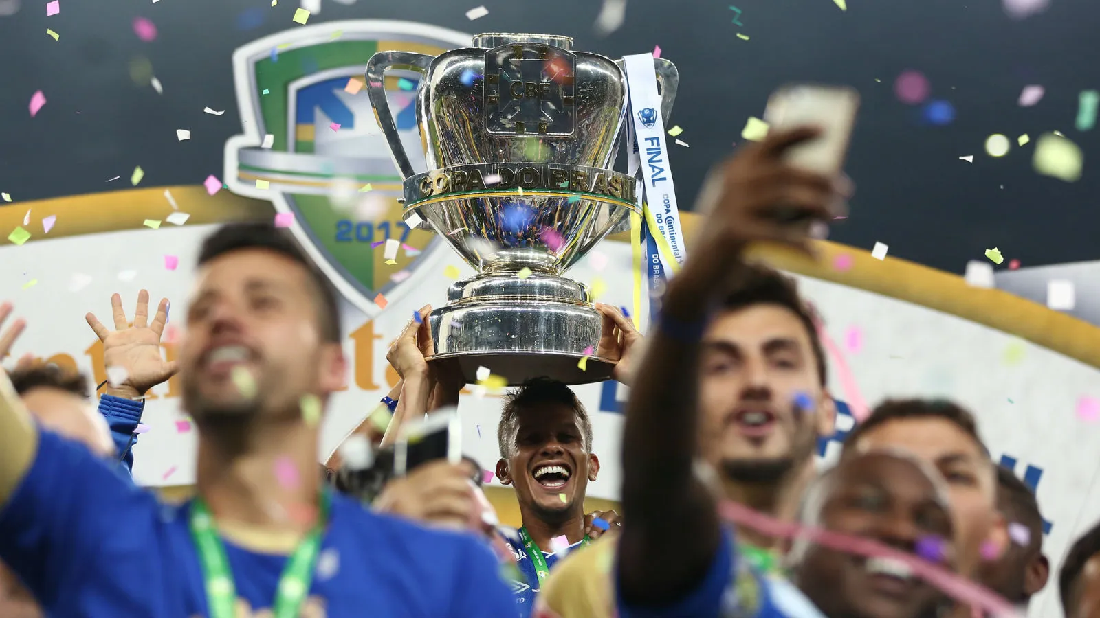 As imagens que ficar&atilde;o na mem&oacute;ria: Uma cole&ccedil;&atilde;o de grandes fotografias do penta do Cruzeiro