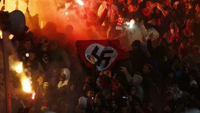 Russos zombam de puni&ccedil;&atilde;o branda com su&aacute;stica no est&aacute;dio