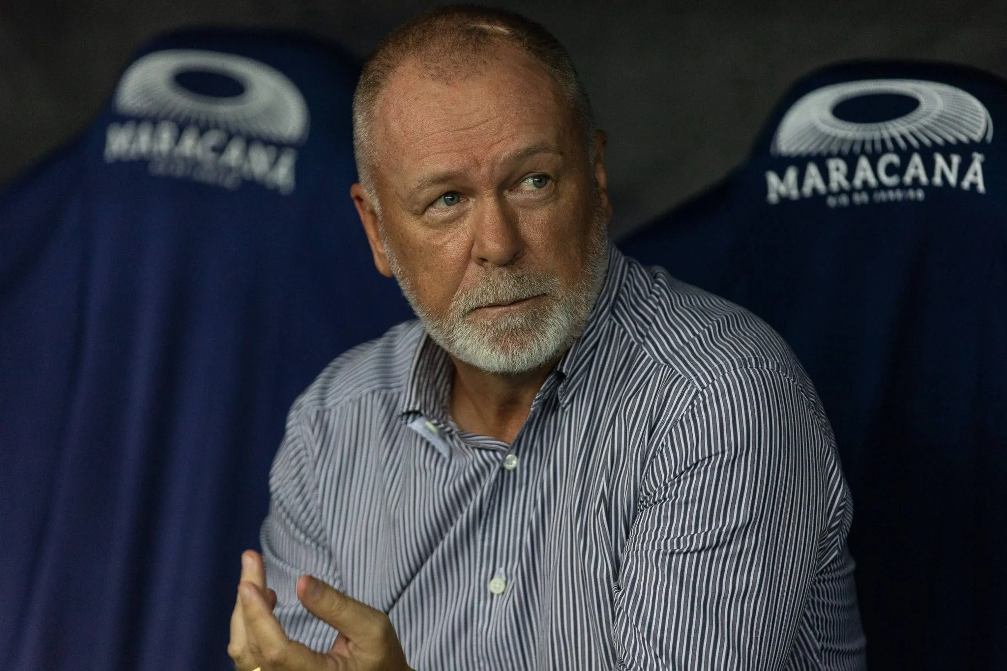 Ap&oacute;s erro em aposta com Quinteros, Gr&ecirc;mio busca seguran&ccedil;a ao avan&ccedil;ar por Mano
