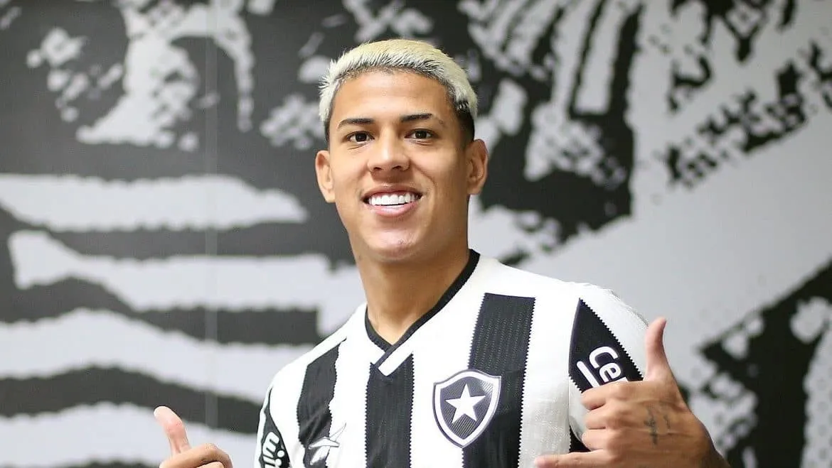 Com Matheus Martins, Botafogo passou dos R$ 300 milh&otilde;es em refor&ccedil;os em 2024