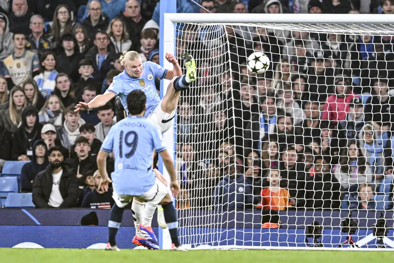 'Acrobacia' de Haaland em Manchester City 5 x 0 Sparta Praga