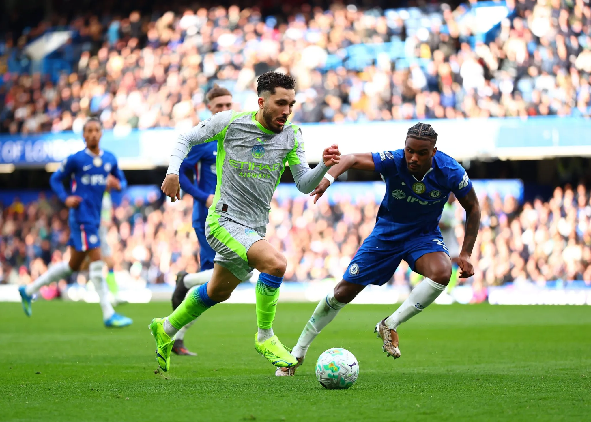 Cherki conduziu Manchester City &agrave; vit&oacute;ria sobre o Chelsea no segundo tempo 