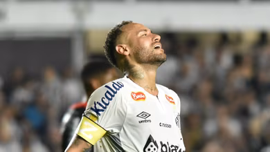 Cai cai? Neymar j&aacute; tem n&uacute;mero recorde de faltas em 120 minutos no Santos
