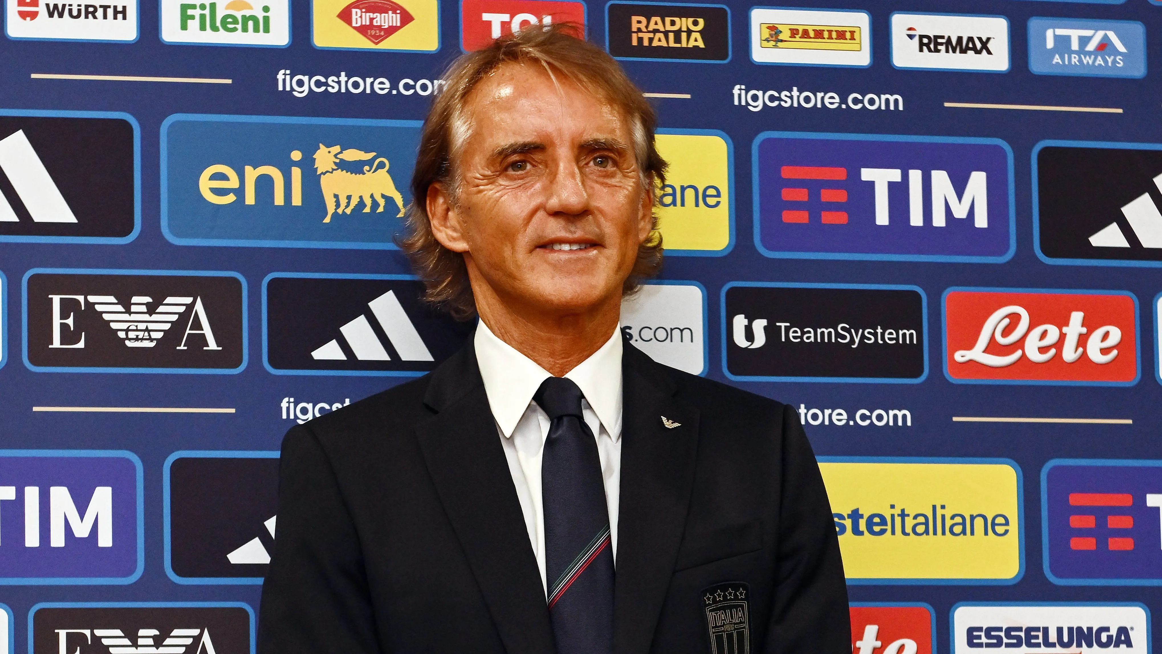 Novidades, promessa forte e esquema t&aacute;tico: As primeiras pistas de Roberto Mancini na It&aacute;lia
