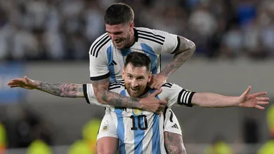 A recep&ccedil;&atilde;o aos campe&otilde;es do mundo foi fant&aacute;stica, e Messi marcou de falta para deixar a festa completa