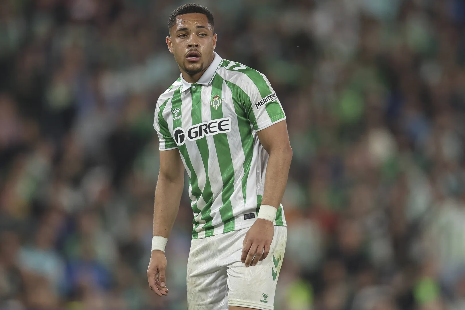 Vitor Roque durante partida do Betis