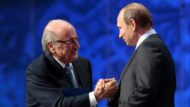 N&atilde;o contente em defender a inoc&ecirc;ncia de Blatter, Putin ainda quer um Nobel ao chefe da Fifa