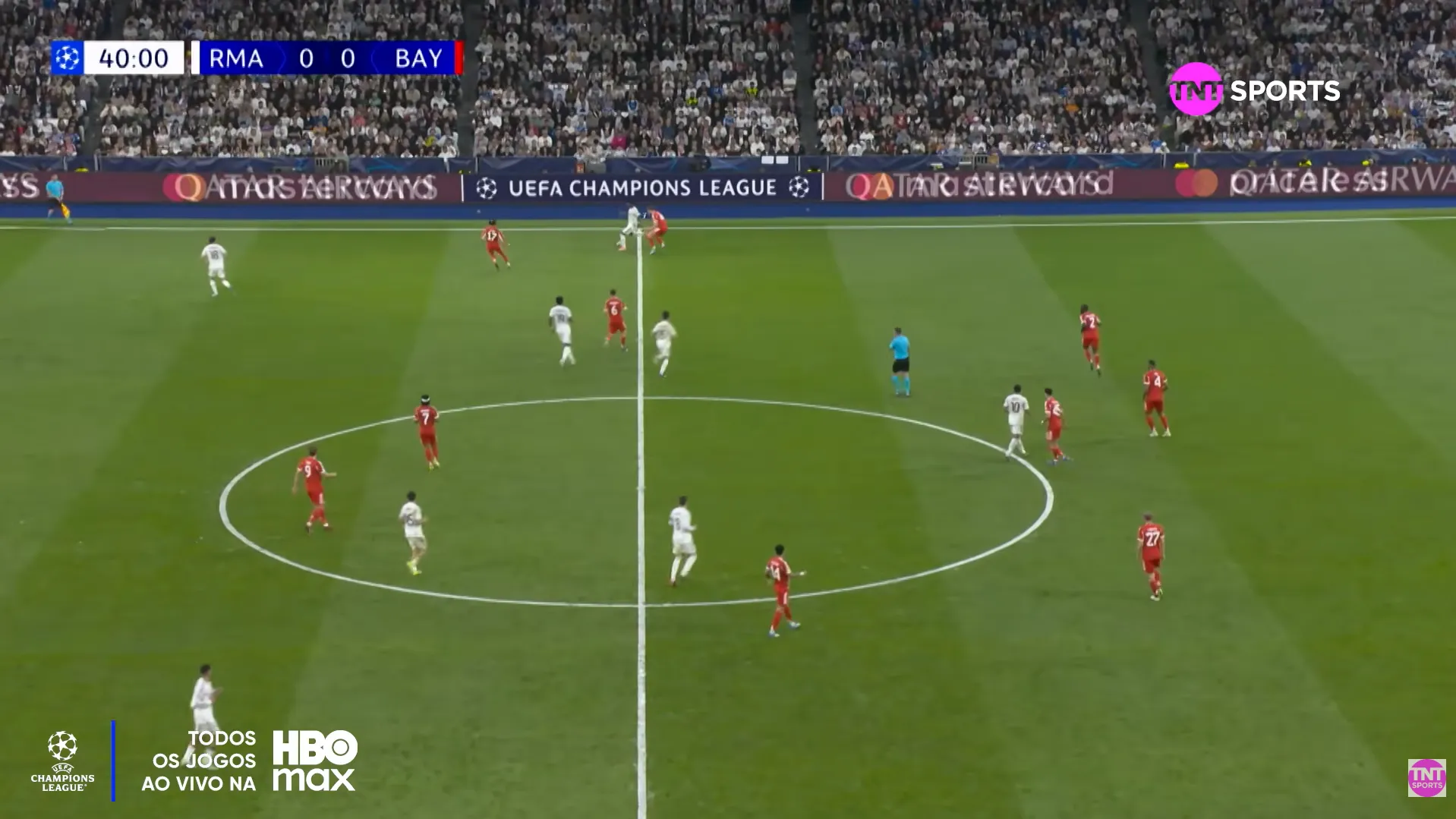 O momento do passe errado de Vinicius J&uacute;nior que iniciou o primeiro gol do Bayern de Munique contra o Real Madrid