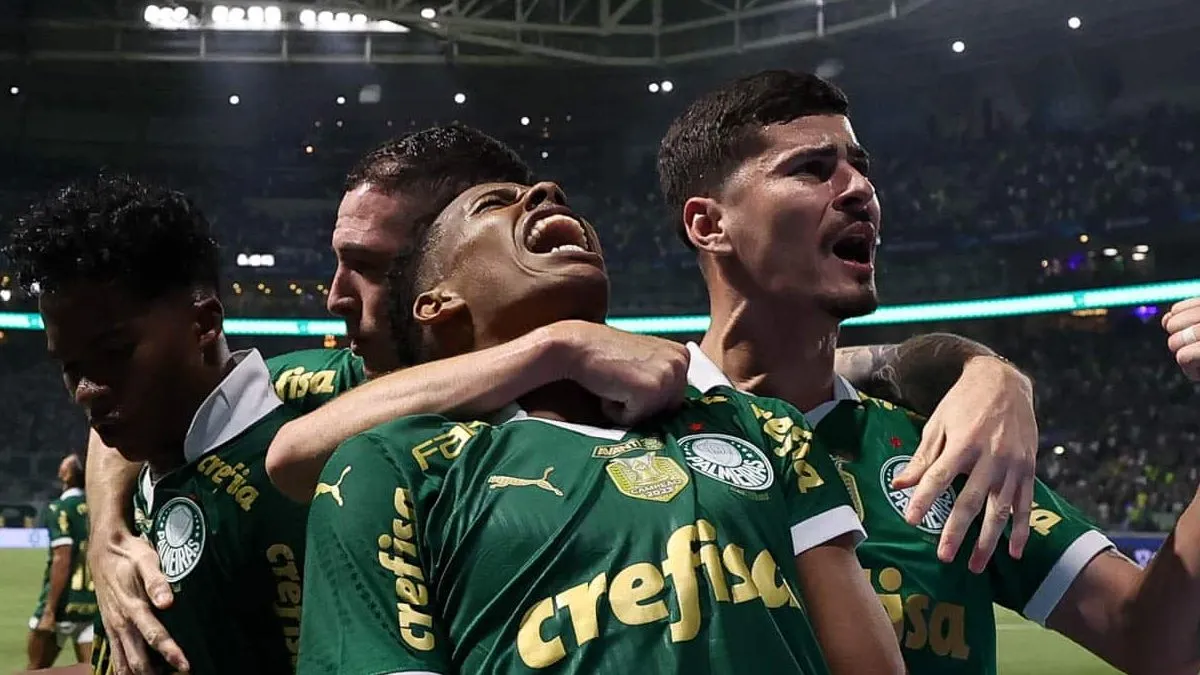 &lsquo;&Eacute; diferente de tudo que j&aacute; vi&rsquo;: Abel Ferreira se rende a Est&ecirc;v&atilde;o no Palmeiras