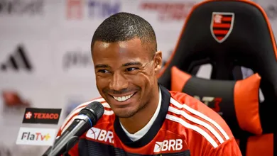 Contrato longo, chance de t&iacute;tulos, fam&iacute;lia&hellip; De La Cruz &eacute; apresentado e explica escolha pelo Flamengo