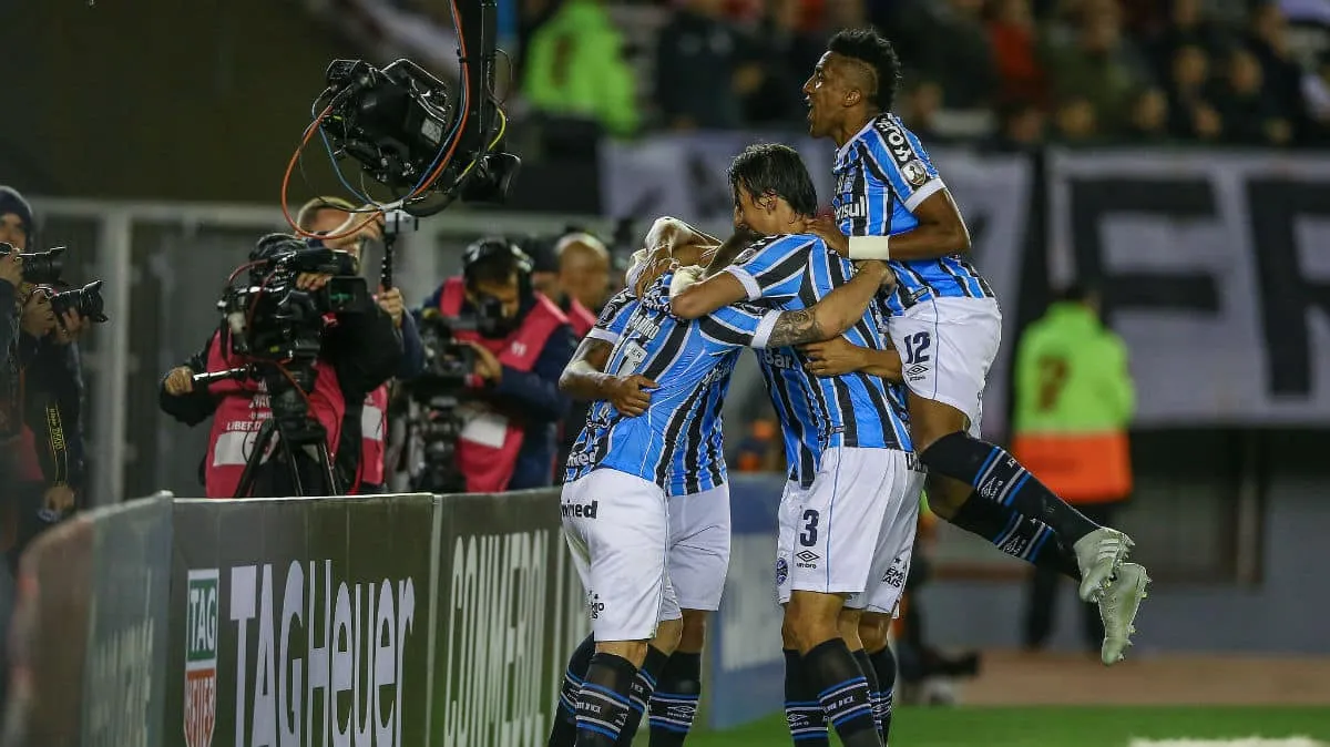 Gr&ecirc;mio fez uma partida impec&aacute;vel para sair do Monumental com uma vit&oacute;ria gigante