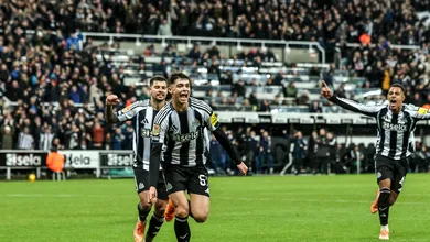 Her&oacute;i improv&aacute;vel deixa vivo o sonho do Newcastle pelo bi da Copa da Liga