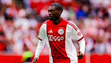 A jovem estrela do Ajax que virou a bola da vez no Manchester United