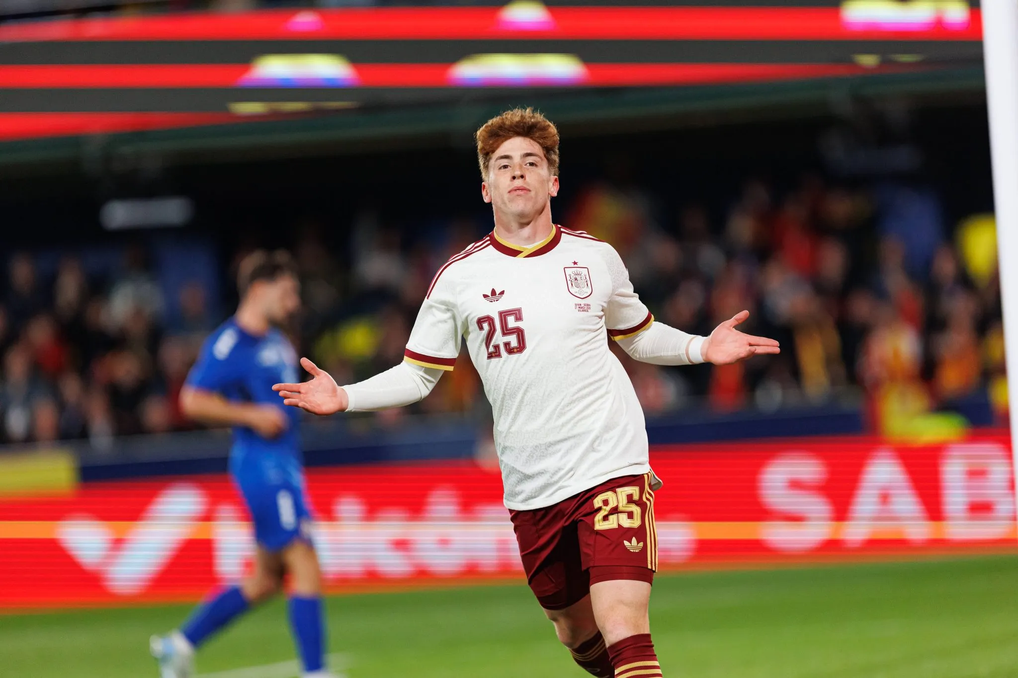 Victor Mu&ntilde;oz comemora gol na estreia pela Espanha (Foto: IMAGO / Ball Raw Images)