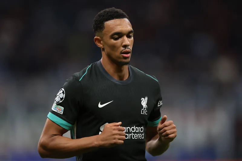 Futuro de Arnold &eacute; incerto no Liverpool, e amizade com Bellingham pode aproxim&aacute;-lo do Real Madrid 