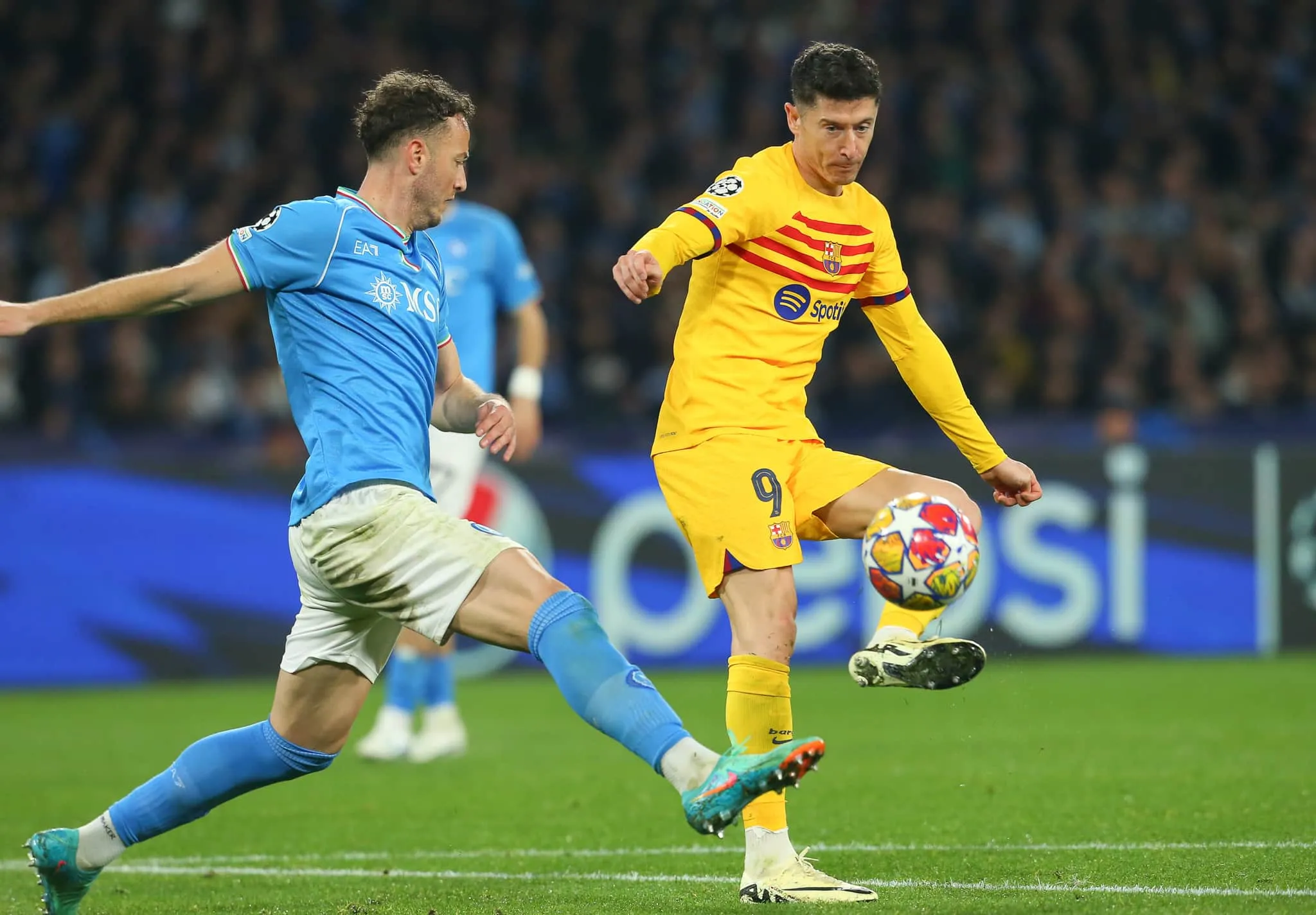 Presidente do Napoli promete pr&ecirc;mio absurdo se time for ao Mundial: e falta apenas uma vit&oacute;ria