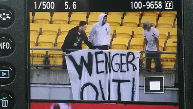 O apelo pela sa&iacute;da de Wenger cruzou o oceano e foi parar no jogo entre Nova Zel&acirc;ndia e Fiji
