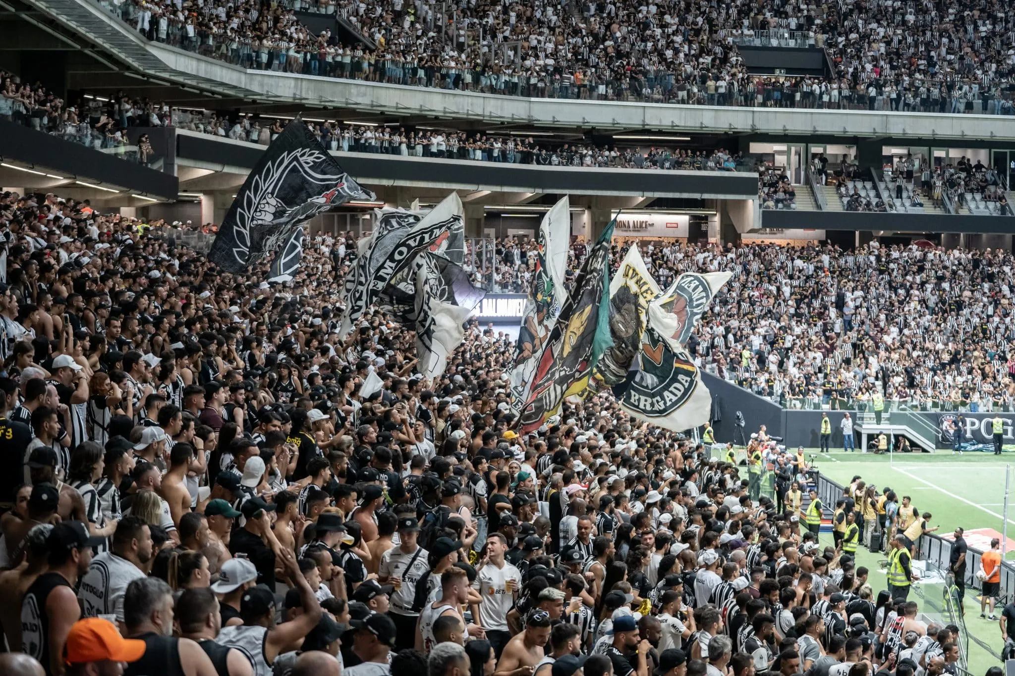 &lsquo;Absurdo de caro&rsquo;: Ap&oacute;s derrota em cl&aacute;ssico e cr&iacute;ticas de Arana, Atl&eacute;tico-MG reduz valor dos ingressos &ndash; que seguem salgados