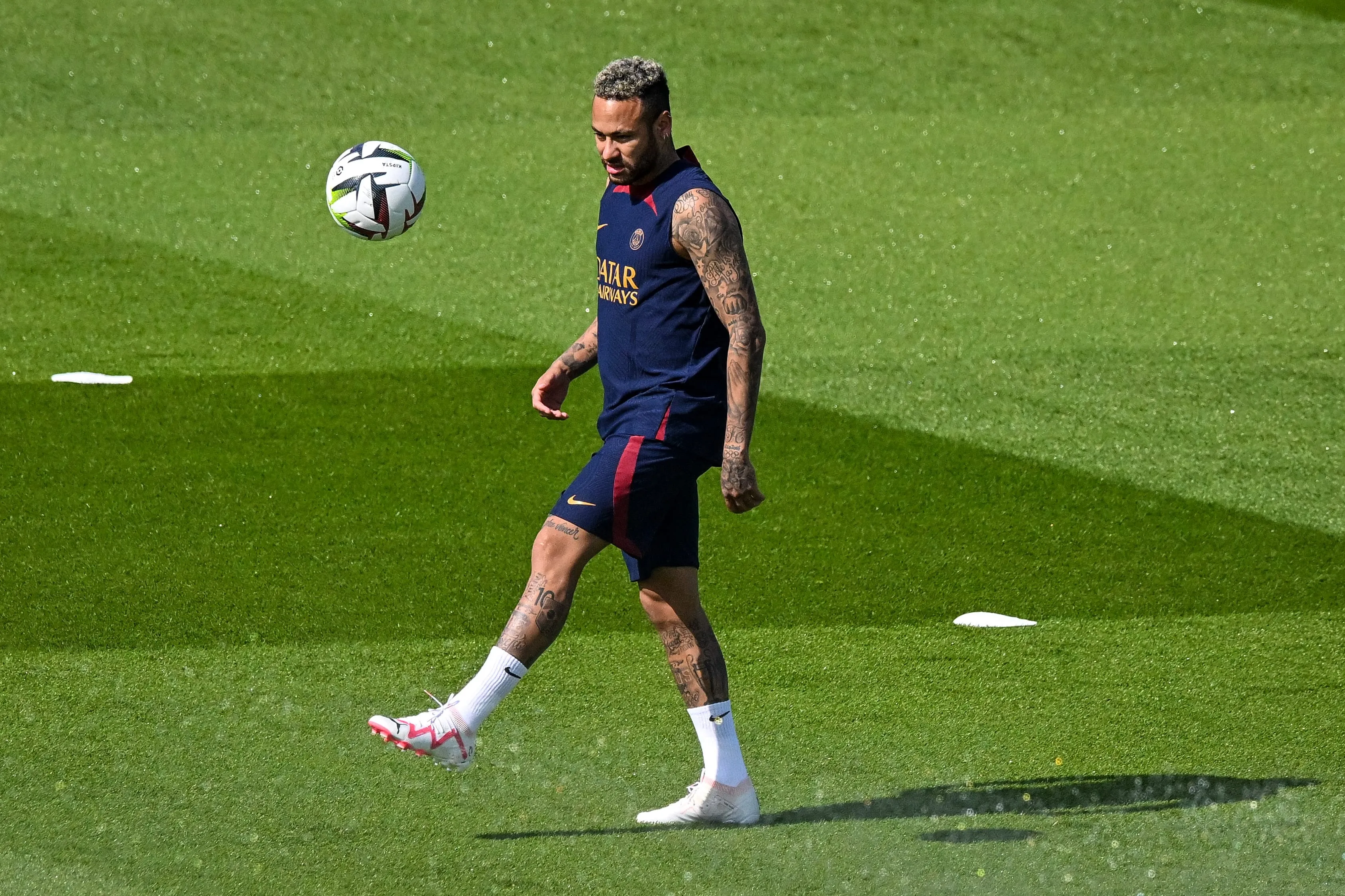 Neymar n&atilde;o sai do banco em empate do PSG contra time de Cristiano Ronaldo