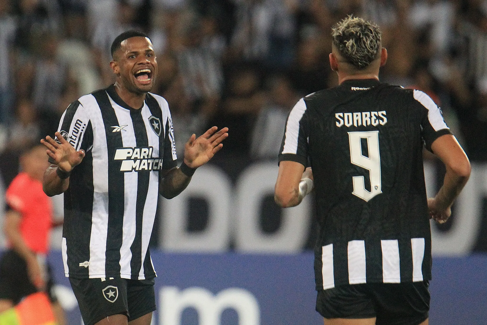 Em paz e embalado, Botafogo inicia disputa com o Bragantino por uma vaga na fase de grupos da Libertadores
