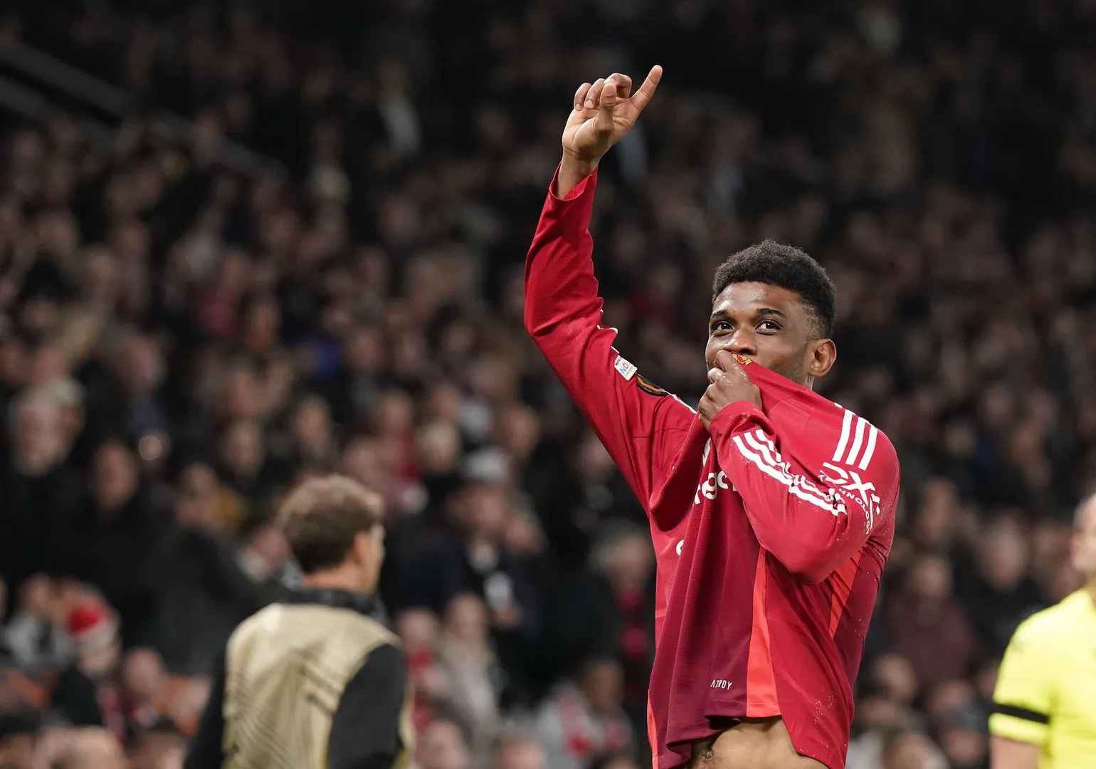 Amad Diallo comemora gol pelo Manchester United