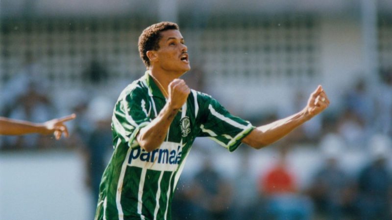 [DEIXE SUA MENSAGEM] Rivaldo completa 48 anos de idade neste domingo; relembre lances do atacante pelo Verdão